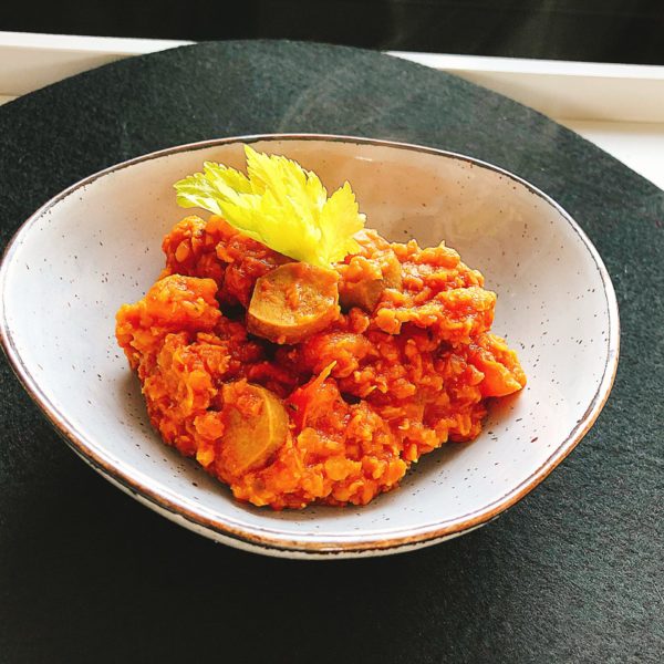 Linsen-Curry mit Seitan-Würstchen